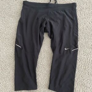 L Black nike capri leggings drawstring and back zipper pocket